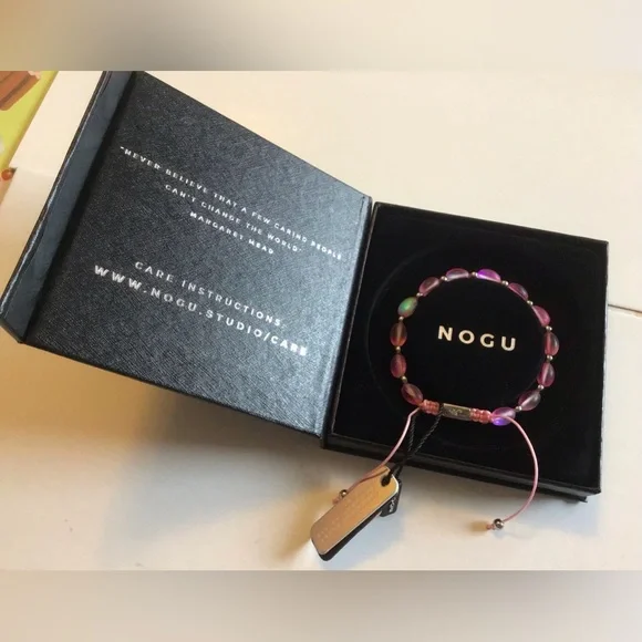 ๐๐ NOGU Electric Pink Mermaid Glass Ocean Egg Bracelet ๐๐ - Picture 1 of 4